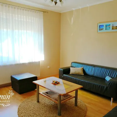 Jazmin Apartmanhaz 赛特古特哈德