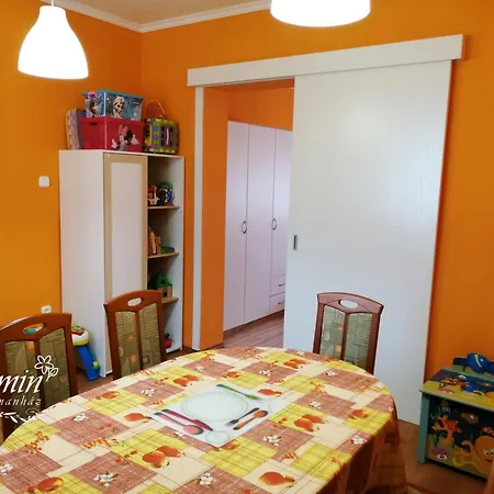 公寓 Jazmin Apartmanhaz