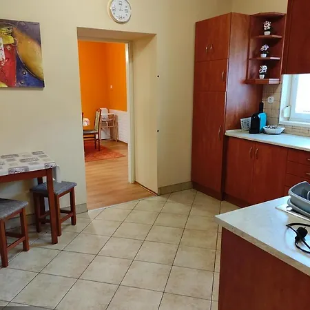 Jazmin Apartmanhaz *