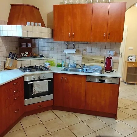 Jazmin Apartmanhaz * 赛特古特哈德