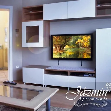 Jazmin Apartmanhaz 公寓 *