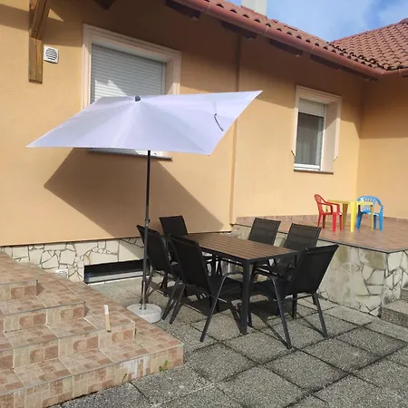 Jazmin Apartmanhaz * 赛特古特哈德